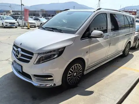 Mercedes-Benz 威霆 2016