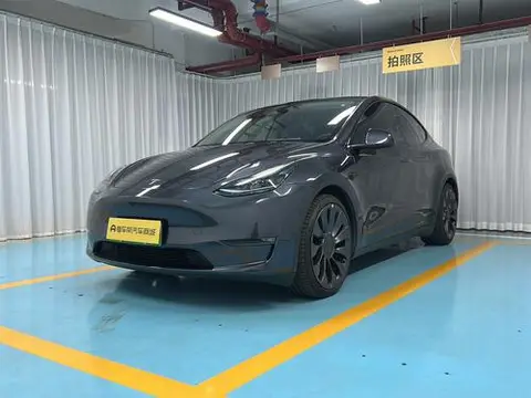 Tesla Model Y 2024