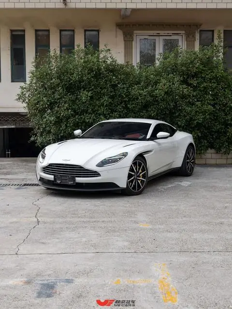 Aston Martin DB11 2022