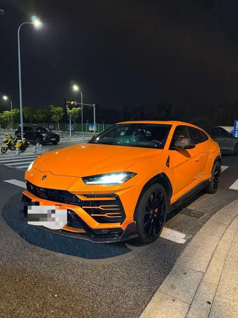 Lamborghini Urus 2021