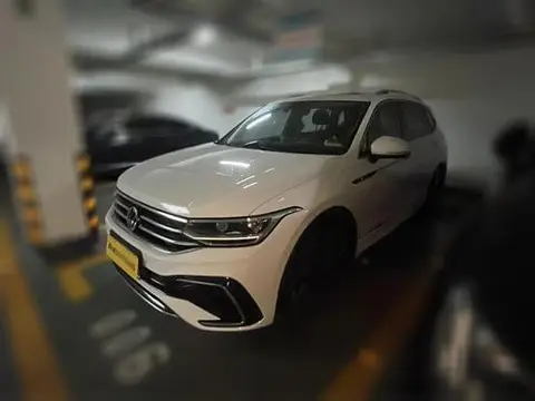 Volkswagen Tiguan L 2022 — фото 1