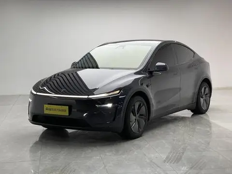 Tesla Model Y 2025