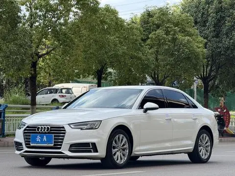 Audi A4L 2019 — фото 1