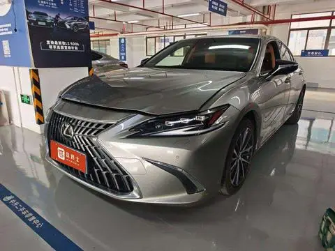Lexus ES 2022