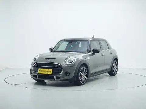 MINI MINI 2019