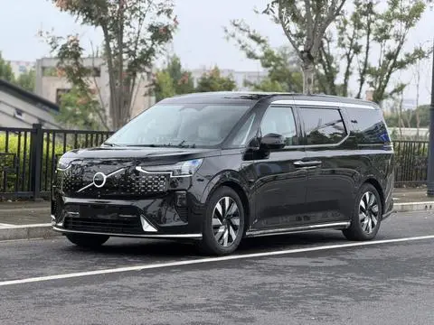 Volvo EM90 2025