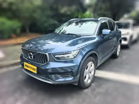 Volvo XC40 2022 — фото 1