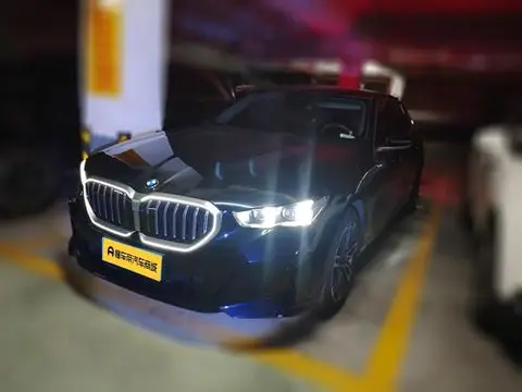 BMW 5 Series 2025 — фото 1