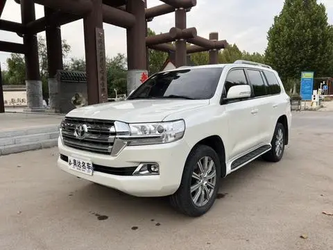Toyota Land Cruiser 2017 — фото 1