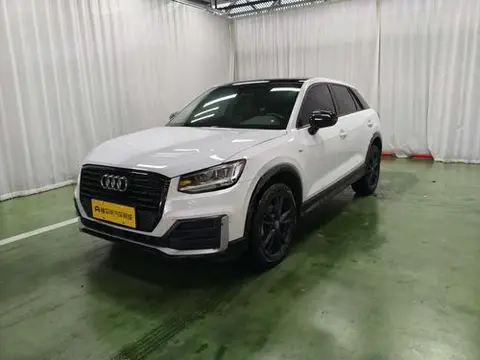Audi Q2L 2020 — фото 1