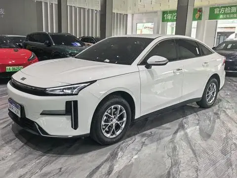 Geely L6 2025