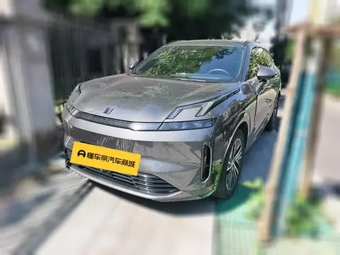 Lynk & Co 08 EM-P 2025