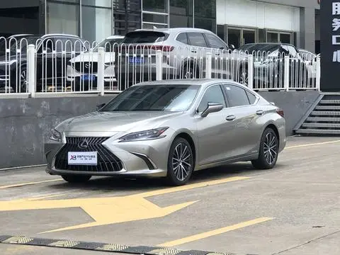 Lexus ES 2021