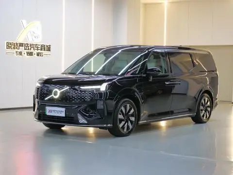 Volvo EM90 2025