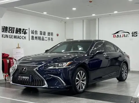 Lexus ES 2020