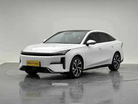 Geely L6 2023
