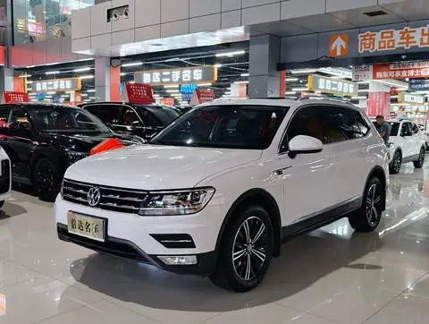 Volkswagen Tiguan L 2020 — фото 1