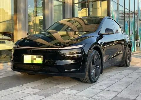 Tesla Model Y 2025