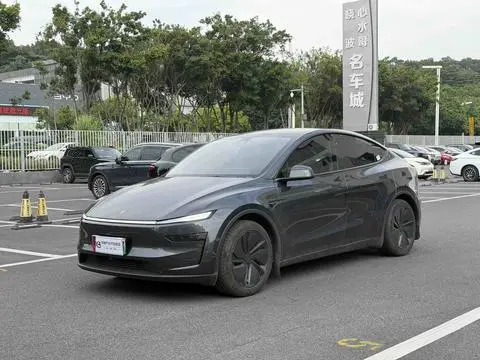 Tesla Model Y 2025