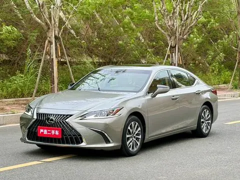 Lexus ES 2022