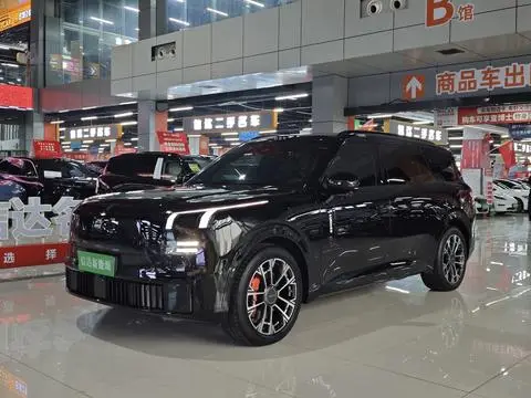 Lynk & Co 900 2025