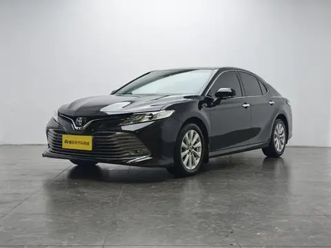 Toyota Camry 2018 — фото 1