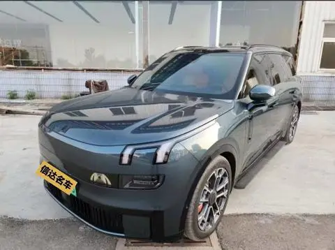Lynk & Co 900 2025