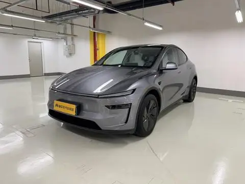 Tesla Model Y 2025