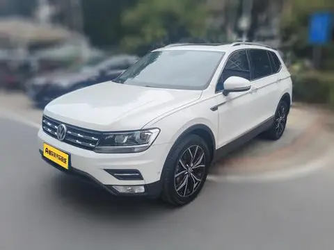 Volkswagen Tiguan L 2020 — фото 1