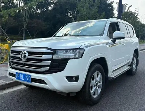 Toyota Land Cruiser 2022 — фото 1