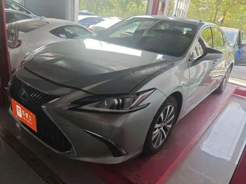 Lexus ES 2020