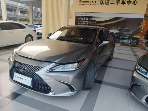 Lexus ES 2020