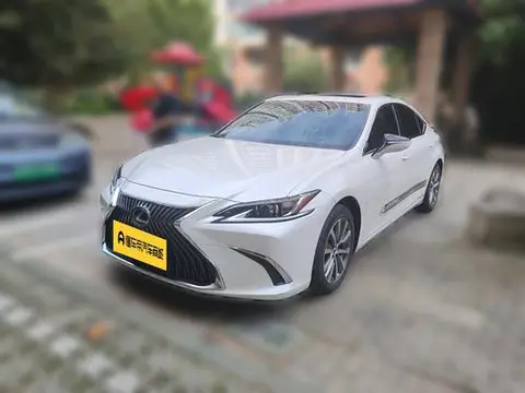 Lexus ES 2020