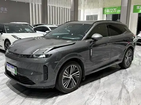 Lynk & Co 08 EM-P 2023