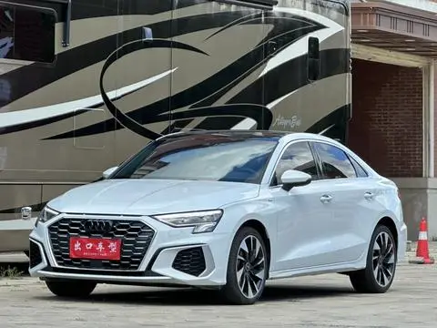 Audi A3 2023 — фото 1