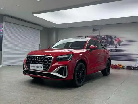 Audi Q2L 2022 — фото 1