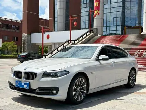 BMW 5 Series 2017 — фото 1