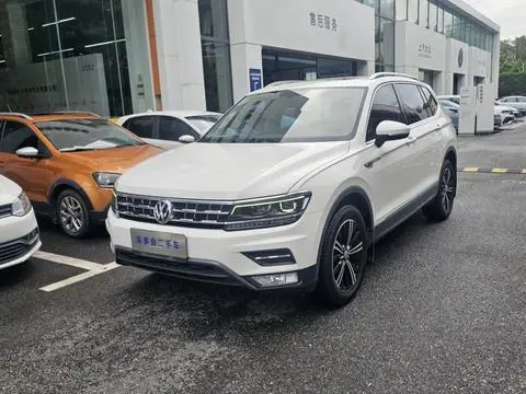 Volkswagen Tiguan L 2017 — фото 1