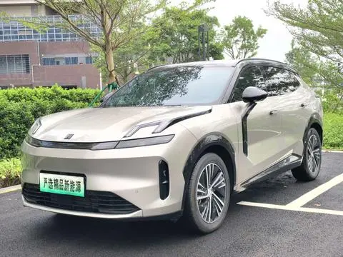 Lynk & Co 08 EM-P 2023