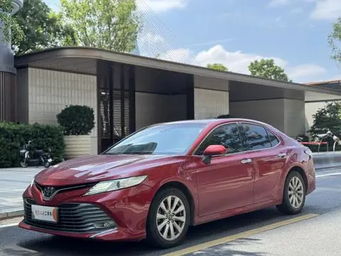 Toyota Camry 2018 — фото 1