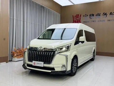 Toyota Hiace 2024 — фото 1