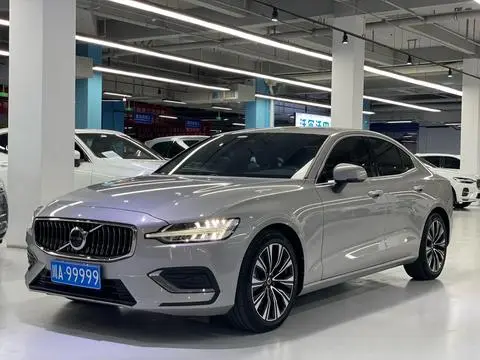 Volvo S60 2022 — фото 1