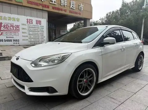 Ford Focus 2012 — фото 1