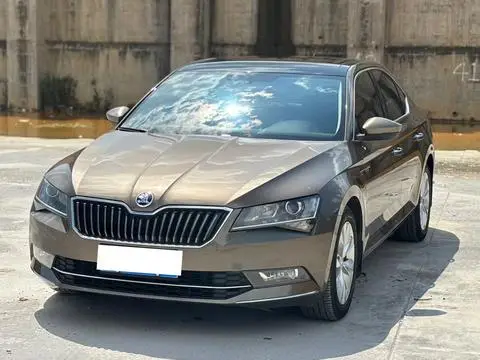 Skoda Superb 2018 — фото 1