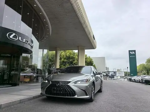 Lexus ES 2022