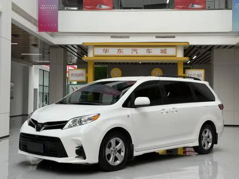 Toyota SIENNA 2020 — фото 1