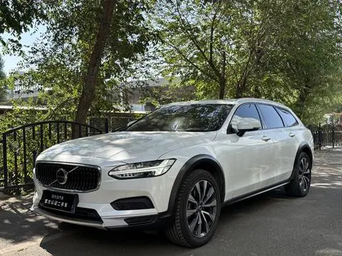 Volvo V90 2025