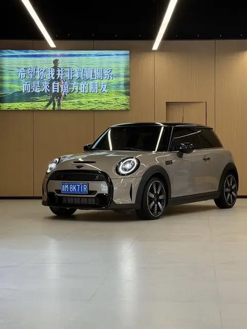 MINI MINI 2023