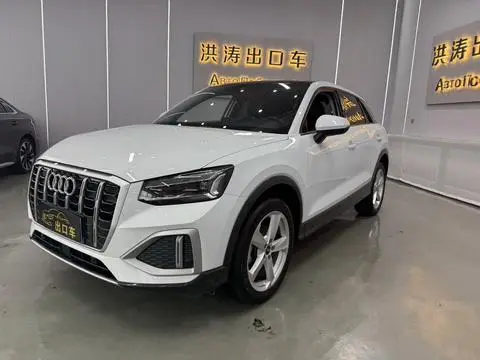 Audi Q2L 2022 — фото 1