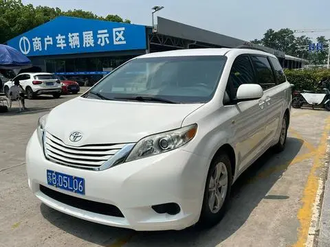 Toyota SIENNA 2015 — фото 1